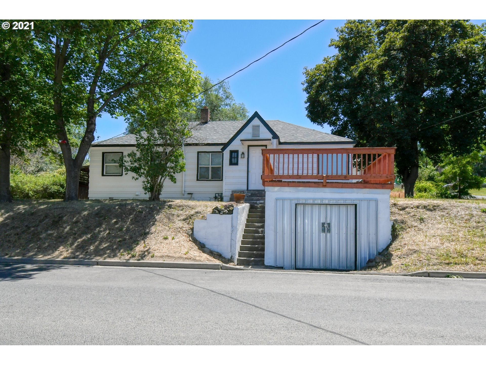 212 Southeast Isaac Avenue Pendleton, OR 97801 - Photo 1 of 32 Gallery Image 1