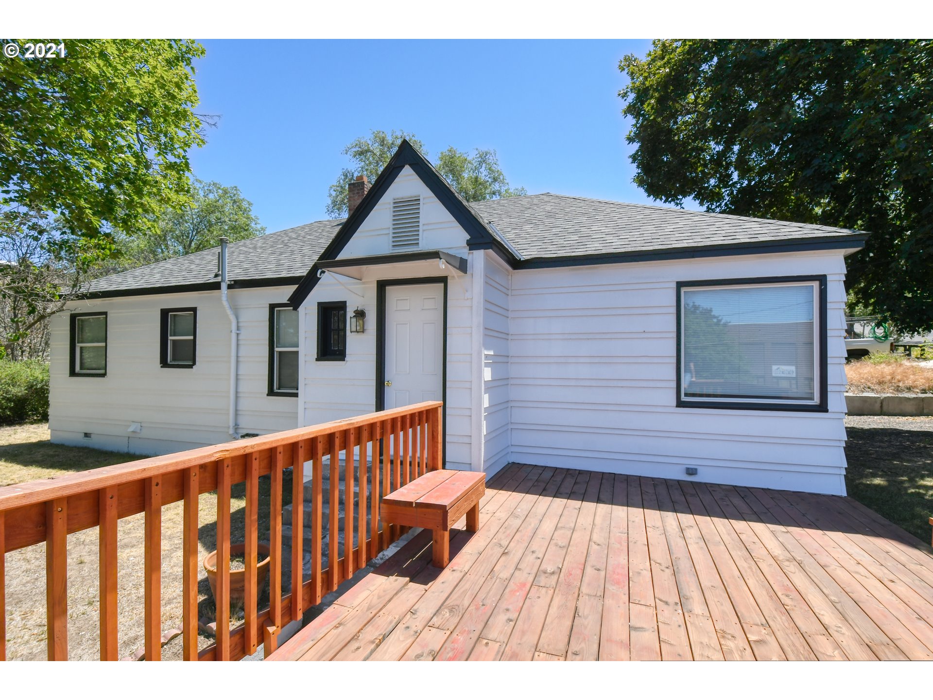 212 Southeast Isaac Avenue Pendleton, OR 97801 - Photo 2 of 32 Gallery Image 2