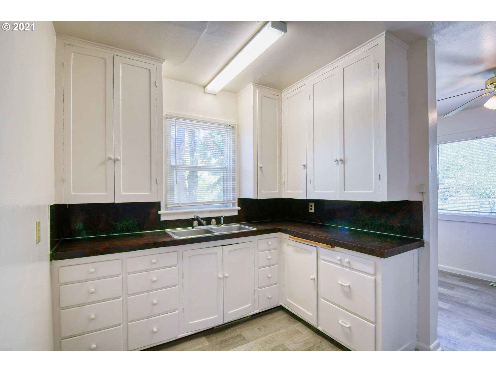 212 Southeast Isaac Avenue Pendleton, OR 97801 - Photo 11 of 32 Gallery Image 11