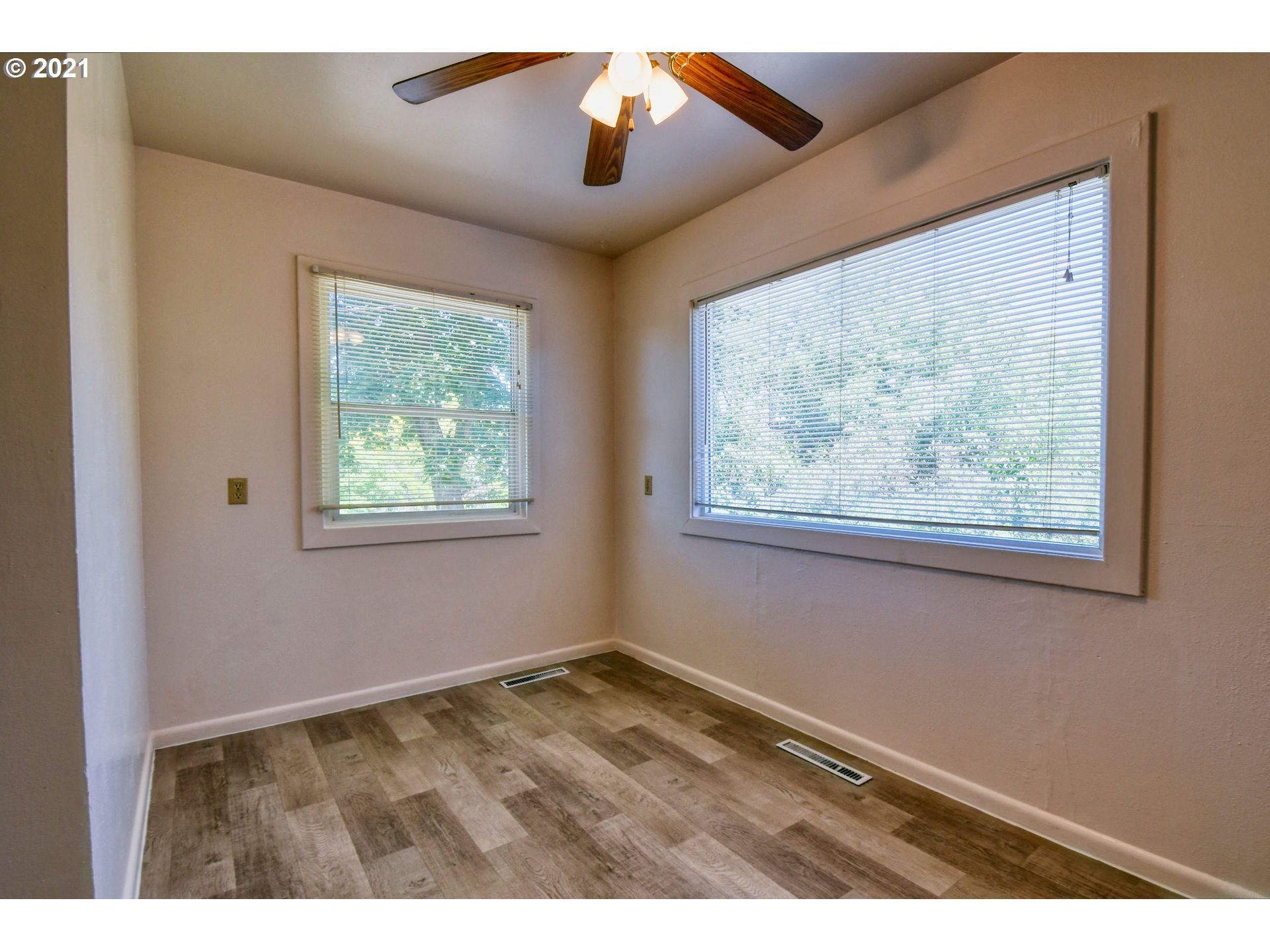 212 Southeast Isaac Avenue Pendleton, OR 97801 - Photo 13 of 32 Gallery Image 13