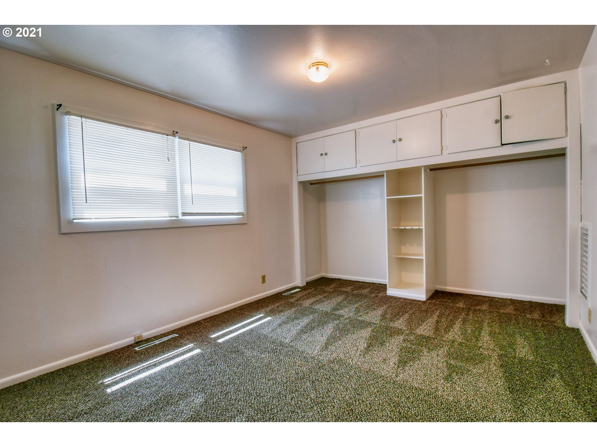 212 Southeast Isaac Avenue Pendleton, OR 97801 - Photo 14 of 32 Gallery Image 14