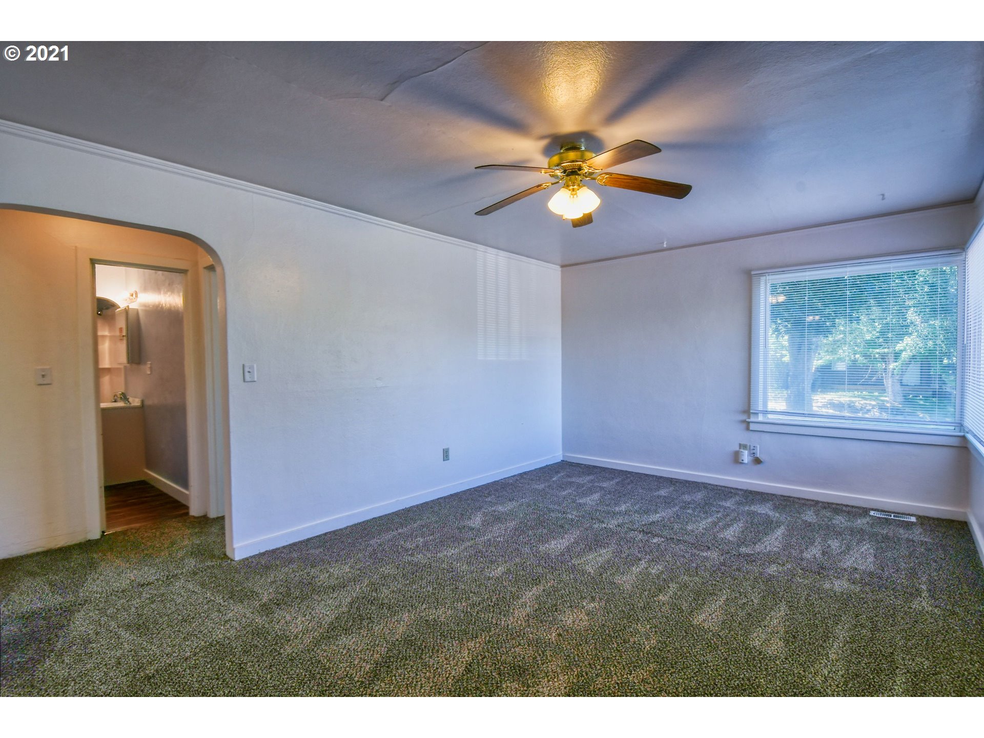 212 Southeast Isaac Avenue Pendleton, OR 97801 - Photo 5 of 32 Gallery Image 5