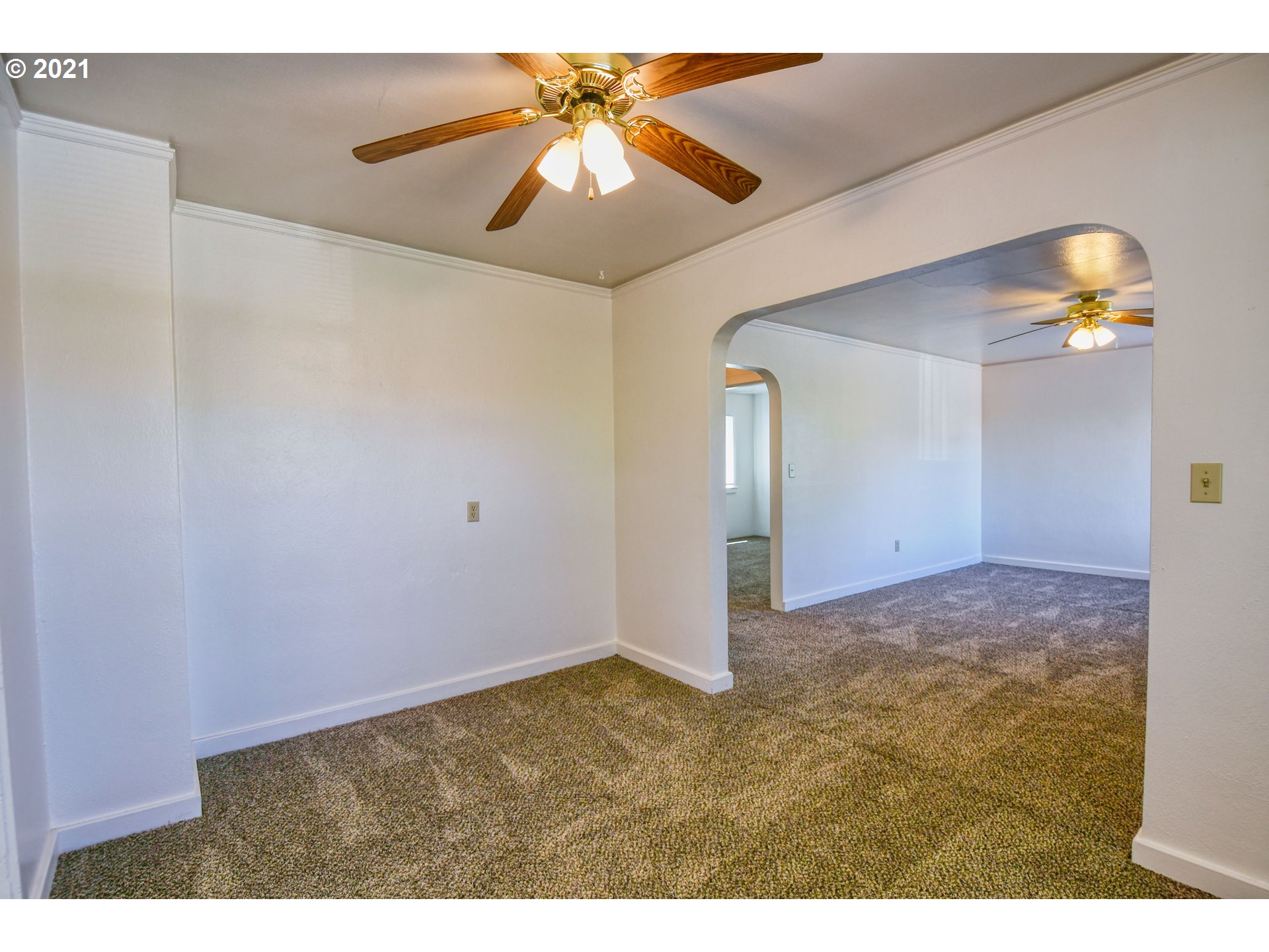212 Southeast Isaac Avenue Pendleton, OR 97801 - Photo 9 of 32 Gallery Image 9