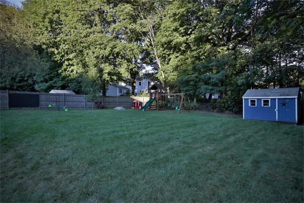 22 Foster Road Bedford, MA 01730 - Photo 16 of 17 Gallery Image 16