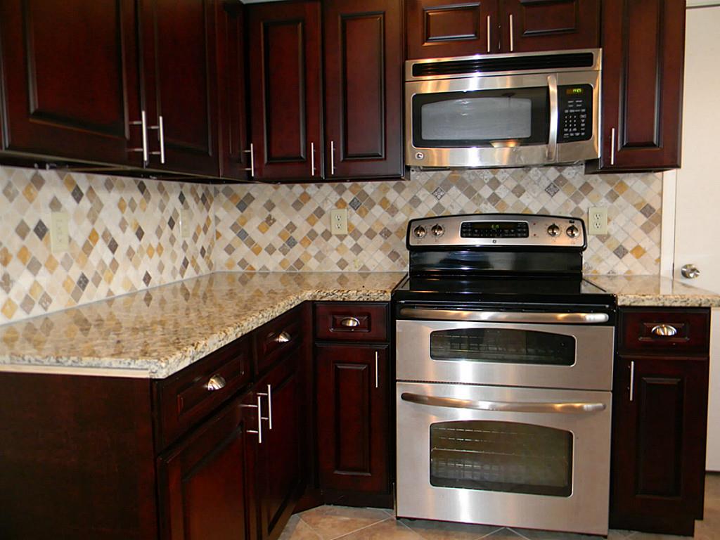2754 Quarry Hill Road Sugar Land, TX 77478 - Photo 7 of 49 Kitchen w/granite counter top and SS s appliances.