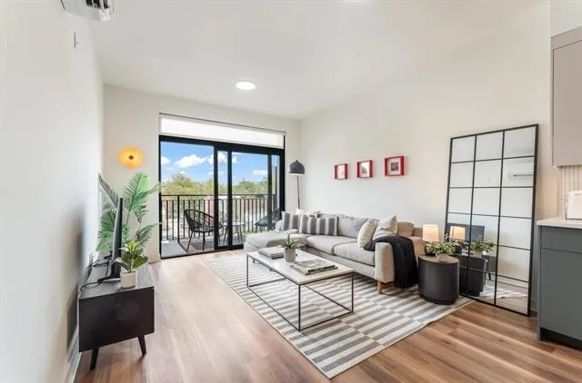 $2,050 | 857 Communipaw Avenue, Unit 413, Jersey City, NJ 07304