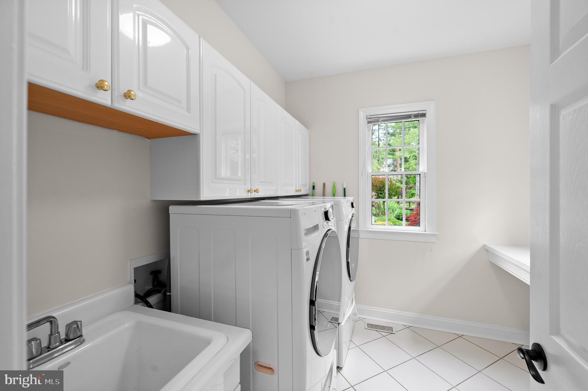 704 Turnbridge Road Wayne, PA 19087 - Photo 27 of 64 a bathroom with a sink a window and a shower