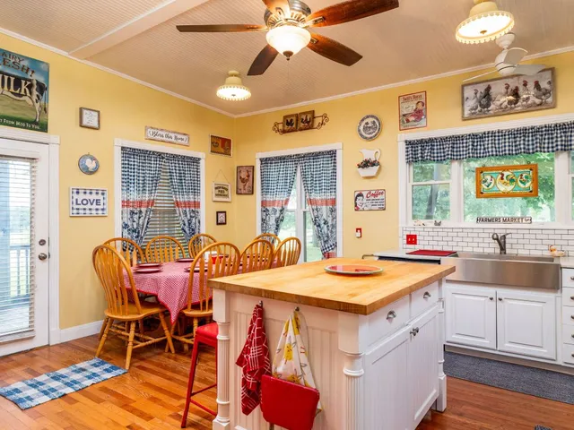 $1,190,000 | 1065 Private Road 7041, Elgin, TX 78621