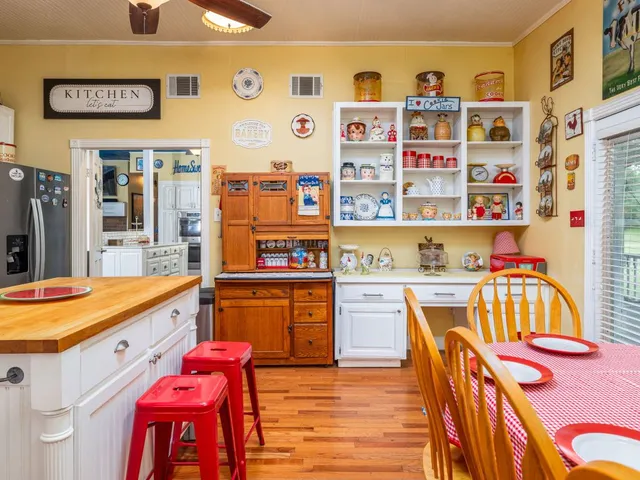 $1,190,000 | 1065 Private Road 7041, Elgin, TX 78621