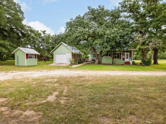 $1,190,000 | 1065 Private Road 7041, Elgin, TX 78621