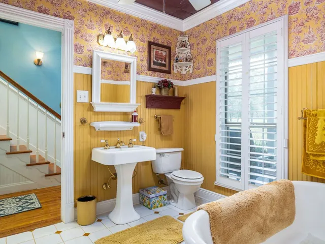 $1,190,000 | 1065 Private Road 7041, Elgin, TX 78621