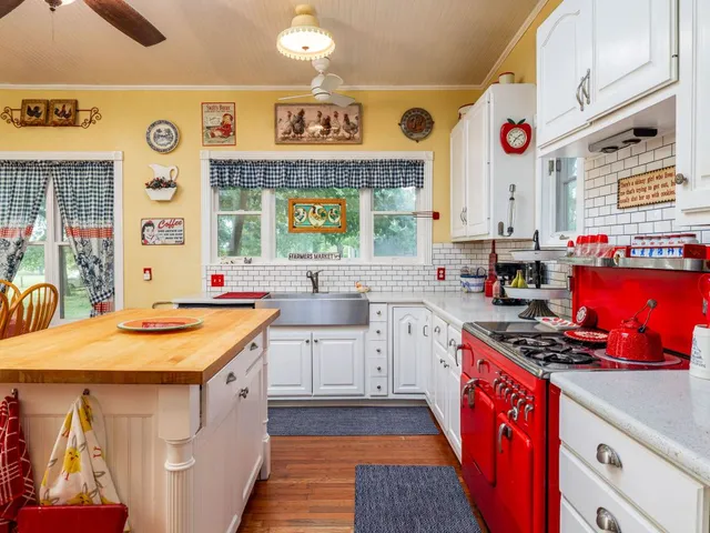 $1,190,000 | 1065 Private Road 7041, Elgin, TX 78621