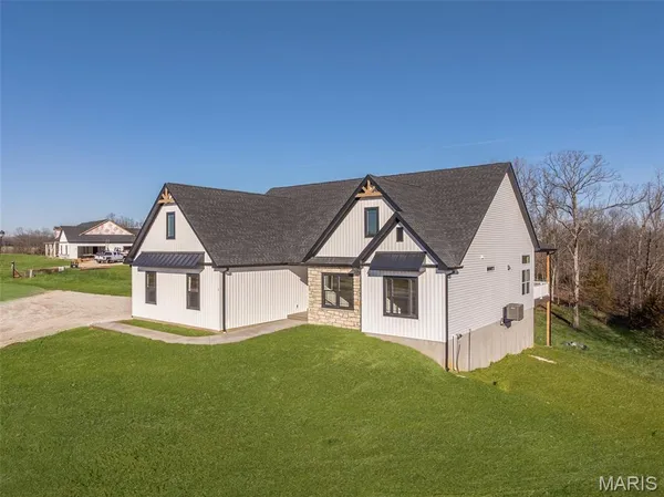 $670,000 | 21 Saratoga Spgs Drive, Silex, MO 63377