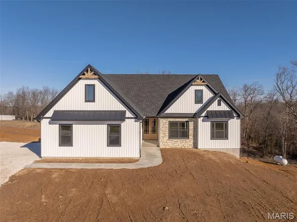 $670,000 | 21 Saratoga Spgs Drive, Silex, MO 63377