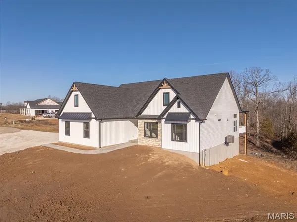 $670,000 | 21 Saratoga Spgs Drive, Silex, MO 63377