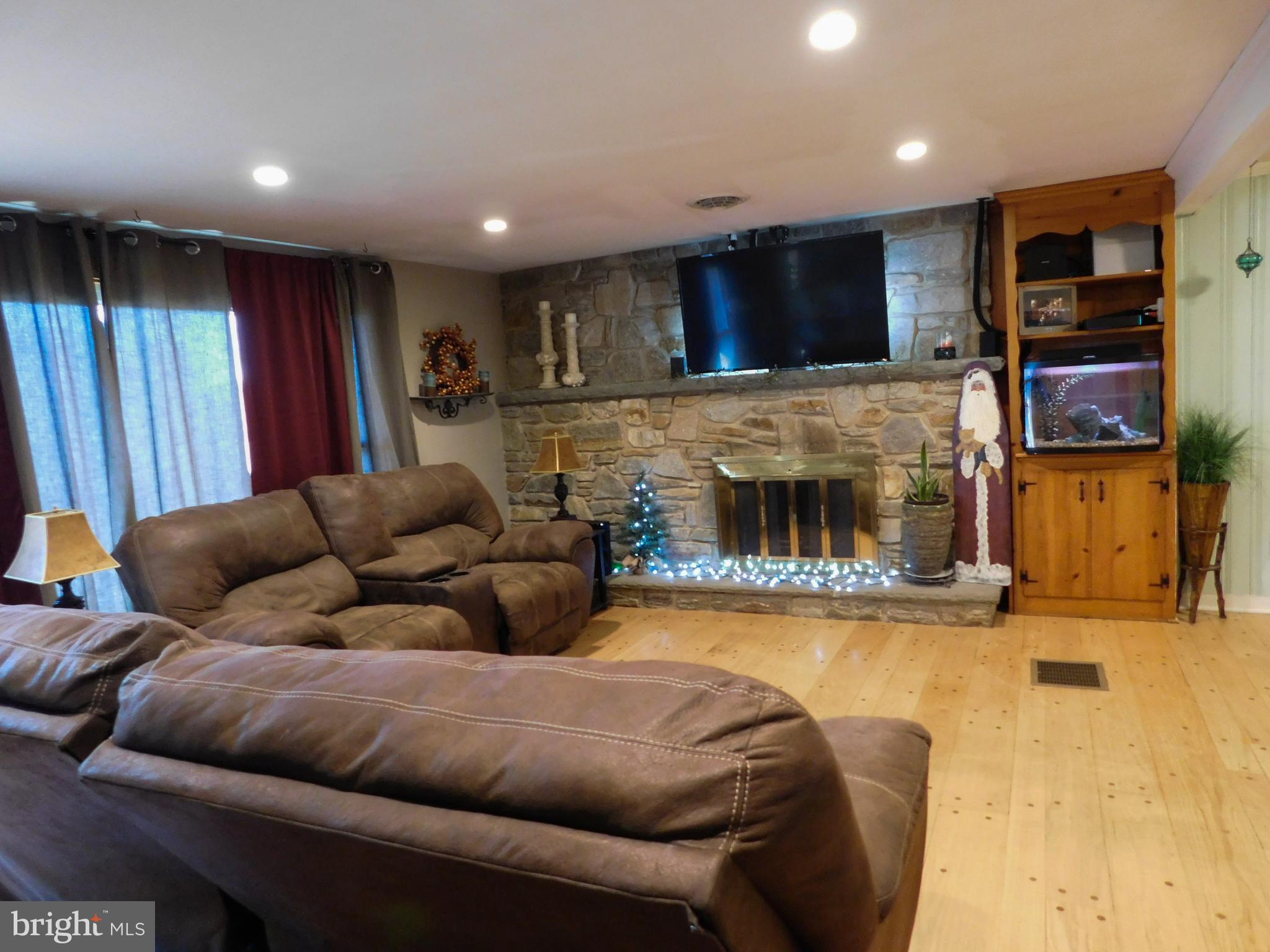 250 North Main Street Spring Grove, PA 17362 - Photo 5 of 34