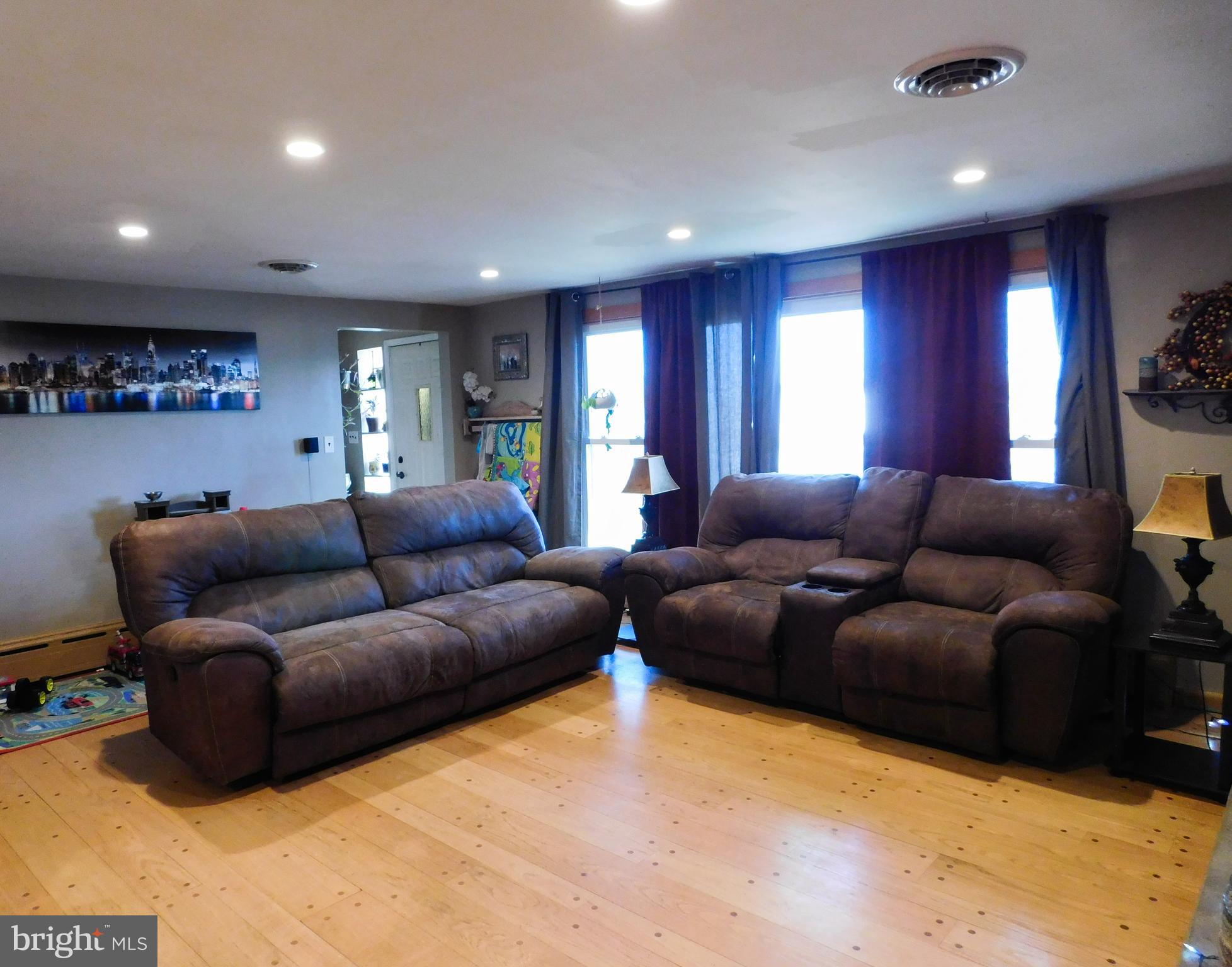 250 North Main Street Spring Grove, PA 17362 - Photo 6 of 34 Living Room