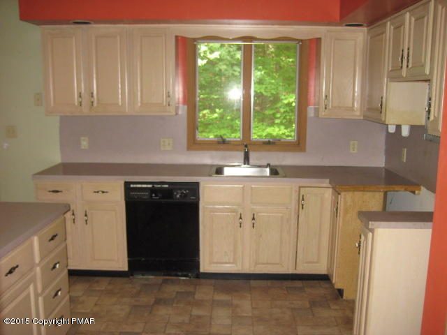 203 Decker Road Bushkill, PA 18324 - Photo 4 of 17 Kitchen 3
