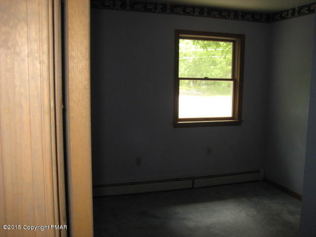 203 Decker Road Bushkill, PA 18324 - Photo 7 of 17 bed 1