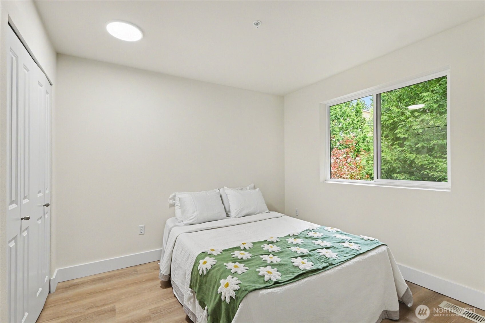 23300 Southeast Black Nugget Road, Unit M1 Issaquah, WA 98029 - Photo 17 of 31
