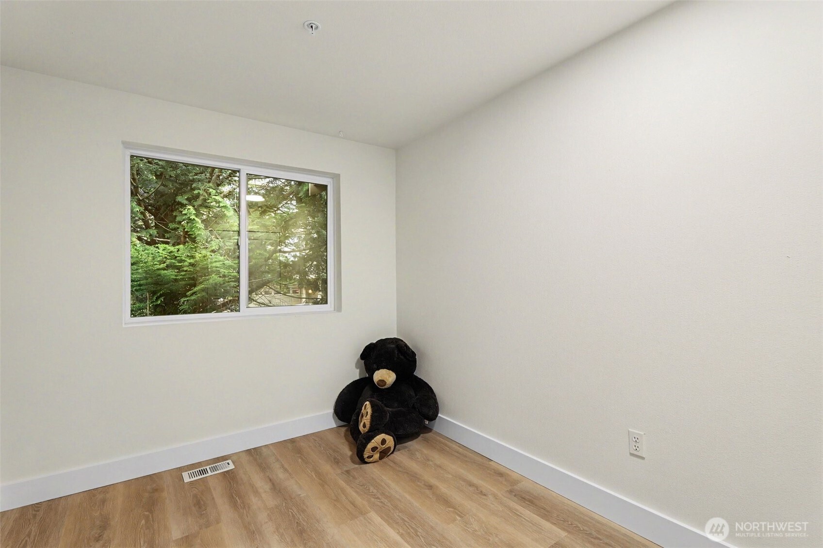 23300 Southeast Black Nugget Road, Unit M1 Issaquah, WA 98029 - Photo 19 of 31