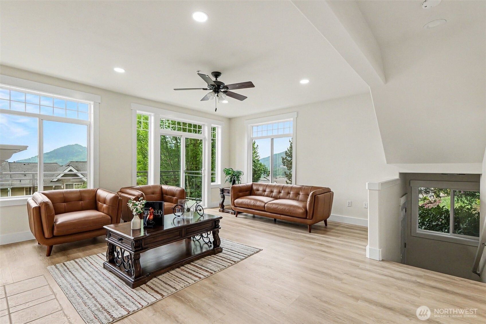 23300 Southeast Black Nugget Road, Unit M1 Issaquah, WA 98029 - Photo 7 of 31