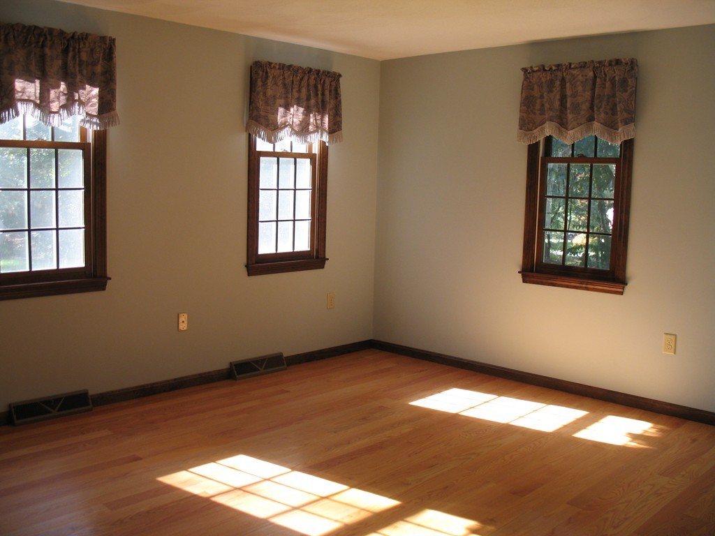 7 Paddock Road Tyngsborough, MA 01879 - Photo 12 of 22 Gallery Image 12