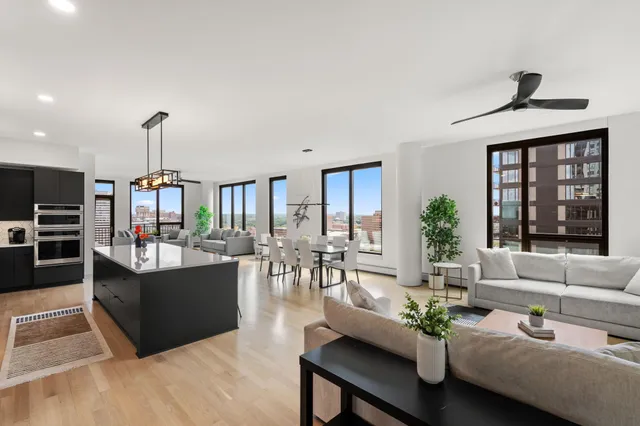 $1,050,000 | 1240 South 2nd Street, Unit 1419, Minneapolis, MN 55415