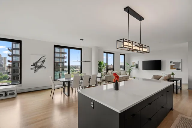 $1,050,000 | 1240 South 2nd Street, Unit 1419, Minneapolis, MN 55415