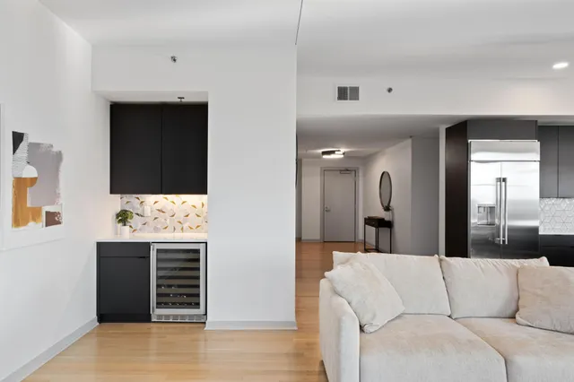 $1,050,000 | 1240 South 2nd Street, Unit 1419, Minneapolis, MN 55415