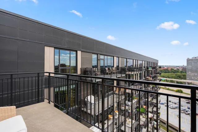 $1,050,000 | 1240 South 2nd Street, Unit 1419, Minneapolis, MN 55415