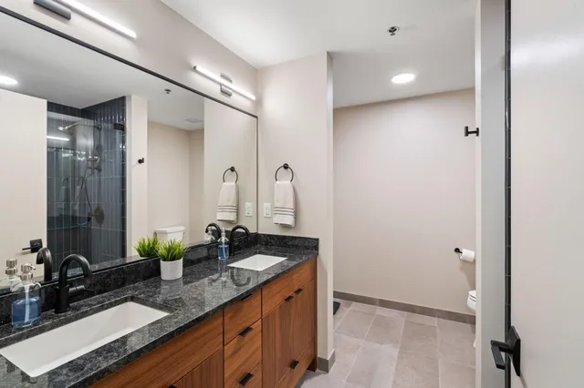 $1,050,000 | 1240 South 2nd Street, Unit 1419, Minneapolis, MN 55415