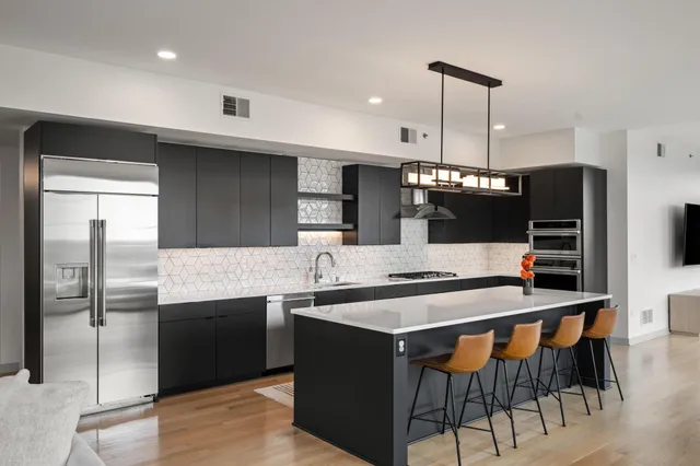 $1,050,000 | 1240 South 2nd Street, Unit 1419, Minneapolis, MN 55415