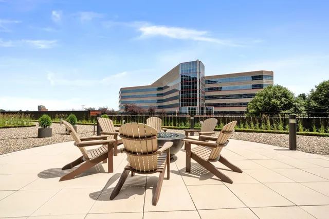 $1,050,000 | 1240 South 2nd Street, Unit 1419, Minneapolis, MN 55415