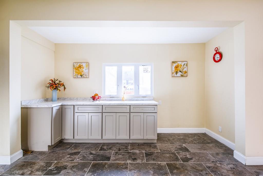 71 Yale Street Springfield, MA 01109 - Photo 2 of 30 Gallery Image 2