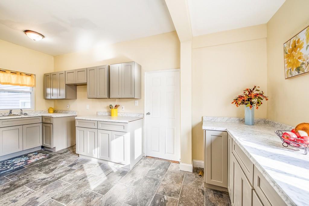71 Yale Street Springfield, MA 01109 - Photo 3 of 30 Gallery Image 3