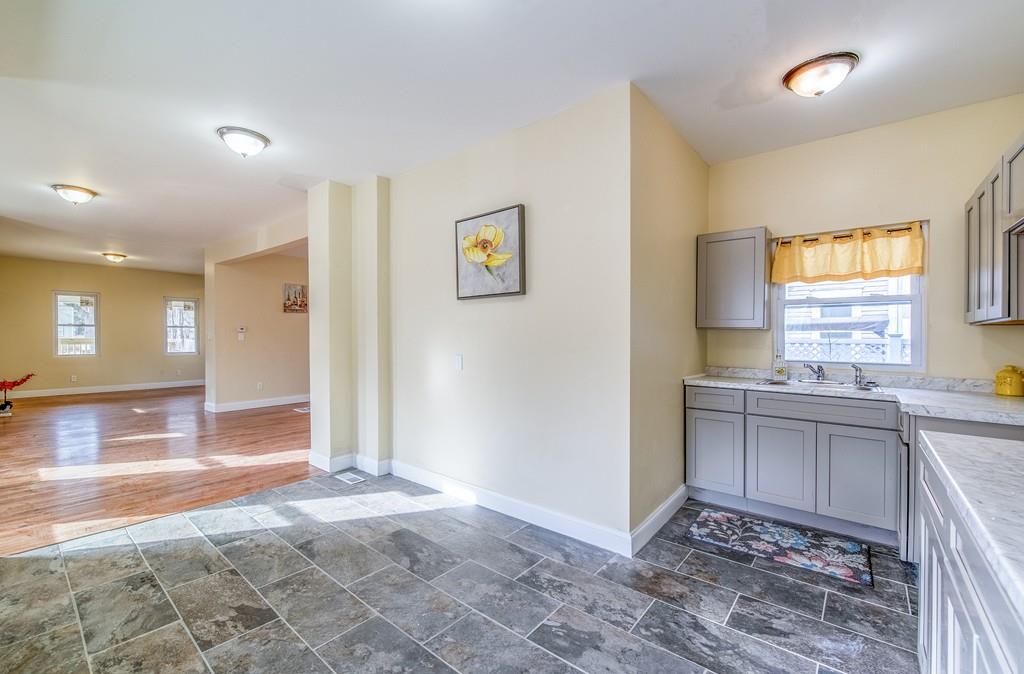 71 Yale Street Springfield, MA 01109 - Photo 4 of 30 Gallery Image 4