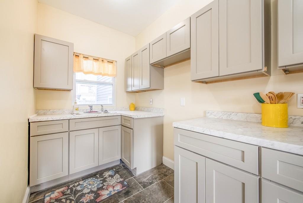 71 Yale Street Springfield, MA 01109 - Photo 5 of 30 Gallery Image 5
