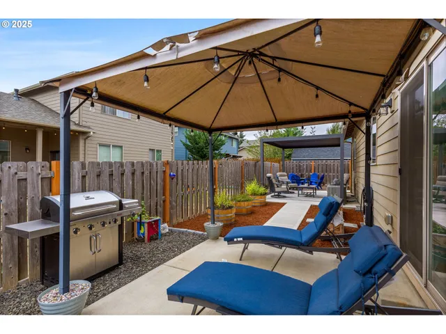 a view of an outdoor sitting area with furniture and backyard