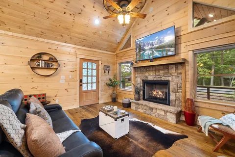 $499,999 | 956 Lemmon Lane, Ellijay, GA 30540