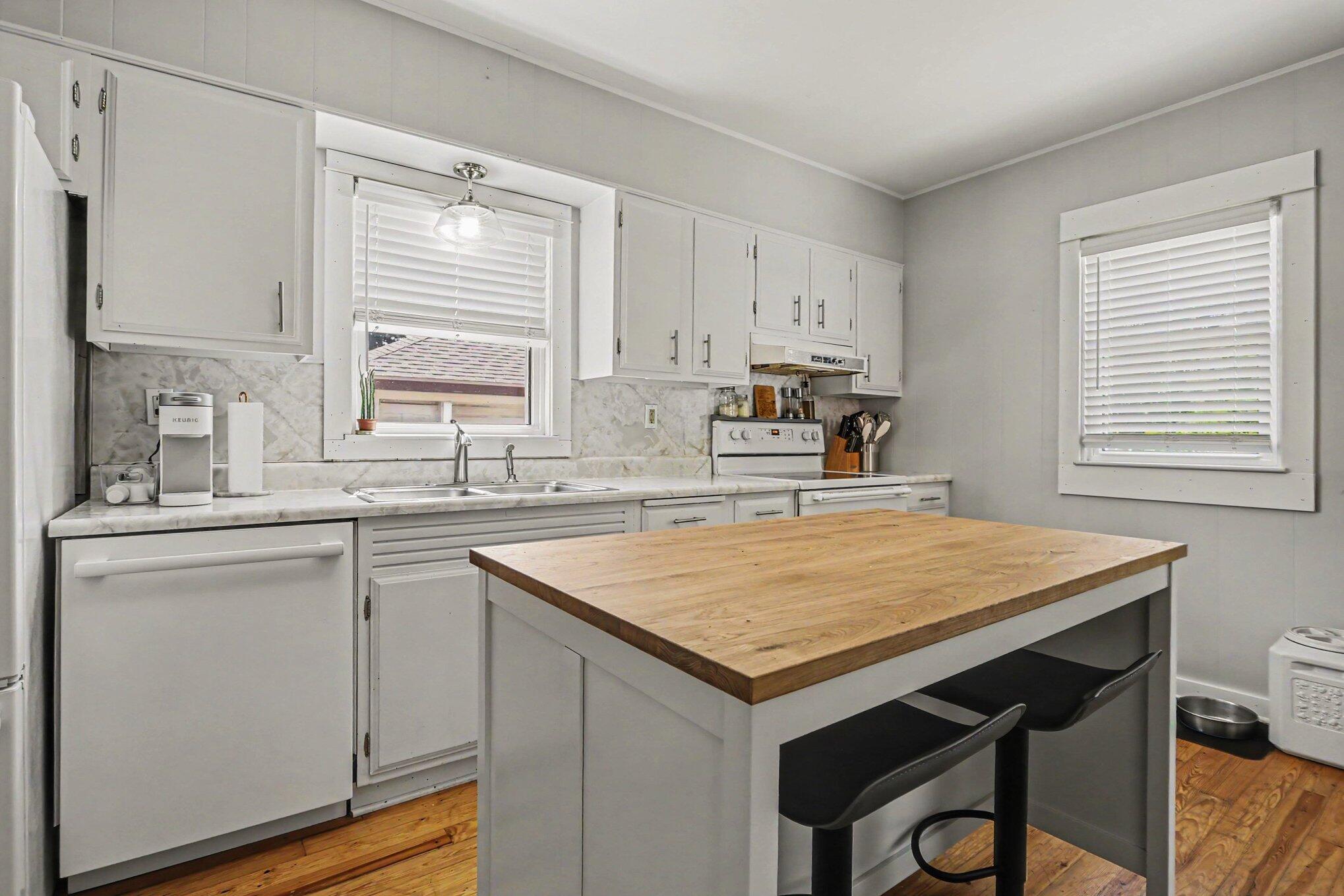5209 South Roosevelt Road Stevensville, MI 49127 - Photo 11 of 26 011__g6a5119_483