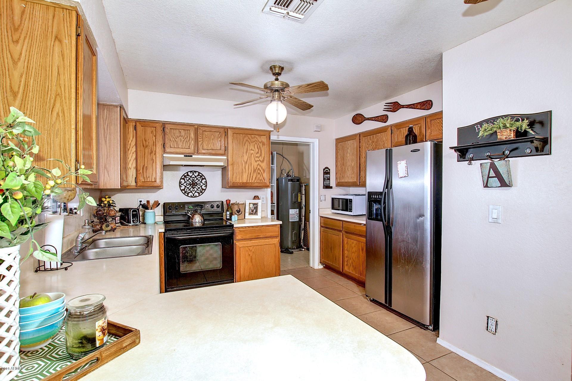 24460 South Sossaman Road Queen Creek, AZ 85142 - Photo 7 of 29 Kitchen