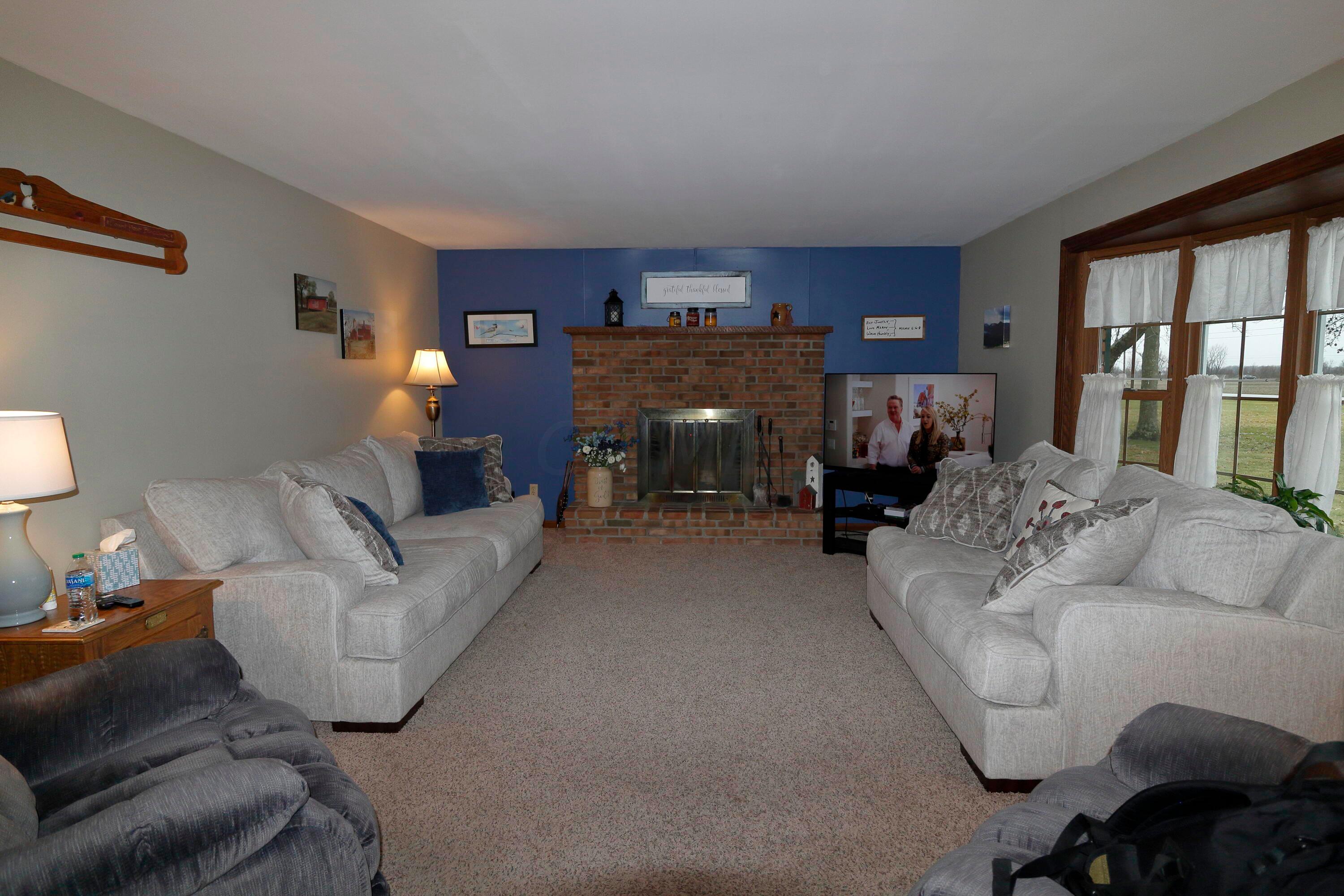 6273 Crestline Road Galion, OH 44833 - Photo 7 of 31 Living Room