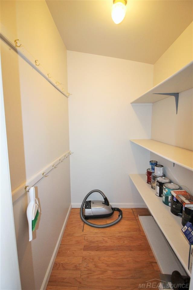 1173 Whittier Road Grosse Pointe, MI 48230 - Photo 37 of 83 50035395-36.JPG