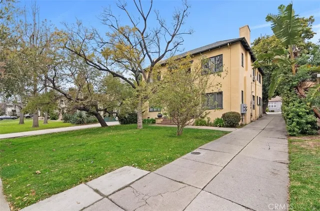 a view of a back yard of the house