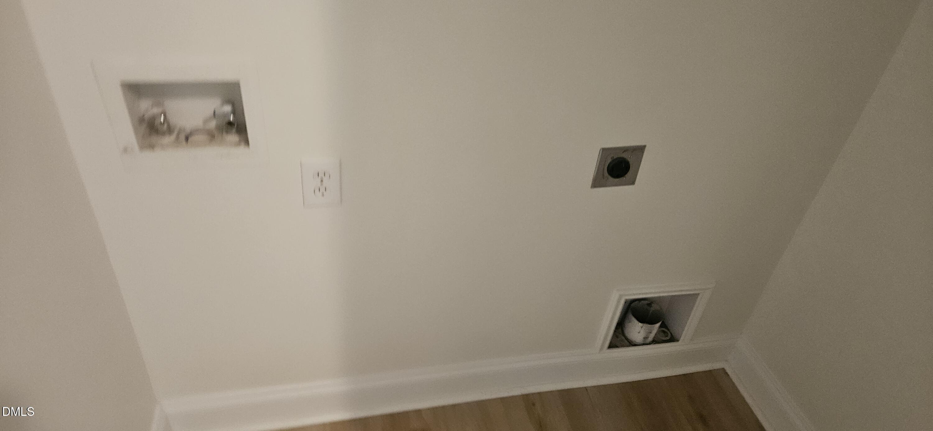 138 West Savannah Ridge Road Holly Springs, NC 27540 - Photo 20 of 22 a bathroom with a bathtub