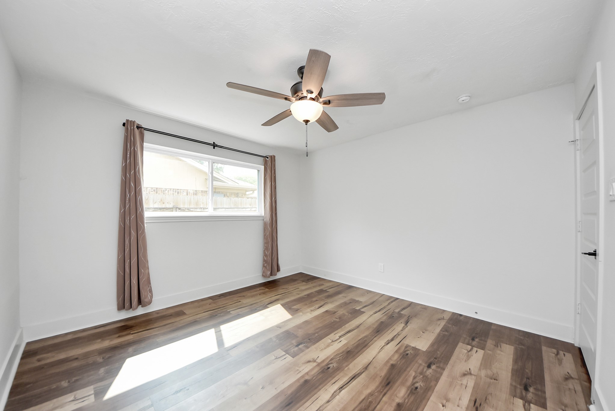 9731 Clanton Street Houston, TX 77080 - Photo 26 of 41 2nd Bedroom