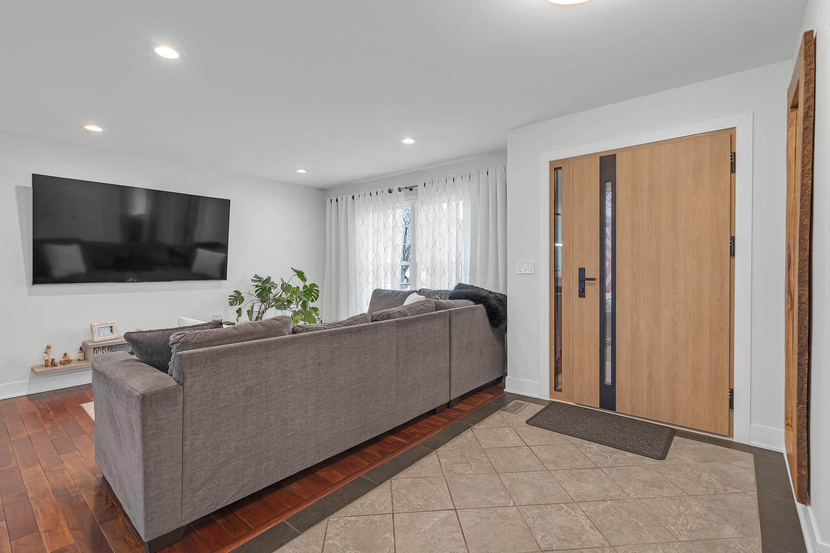 600 Rose Lane Bartlett, IL 60103 - Photo 3 of 34