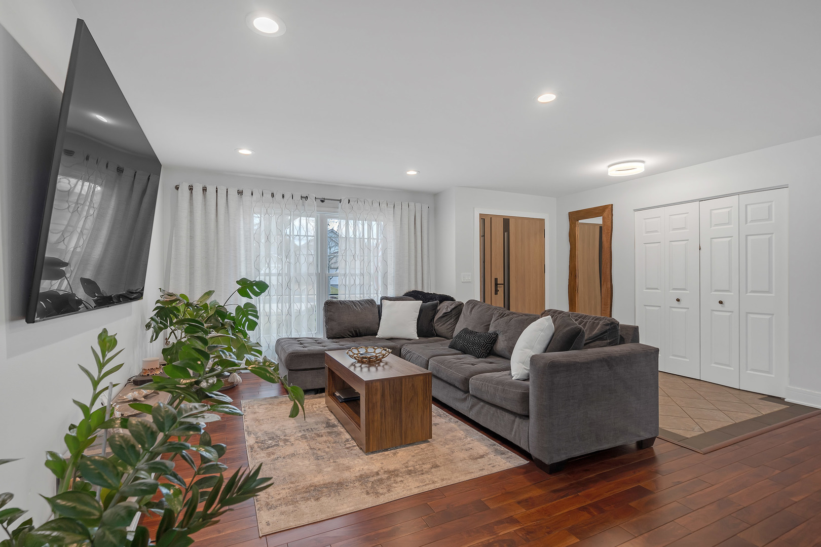 600 Rose Lane Bartlett, IL 60103 - Photo 4 of 34