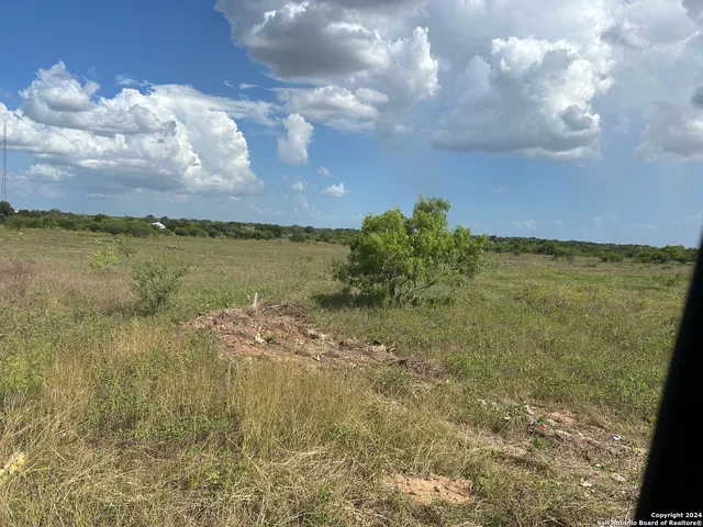 $82,500 | 1144 Cr 329, Floresville, TX 78114